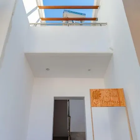 Ikia Aretousa